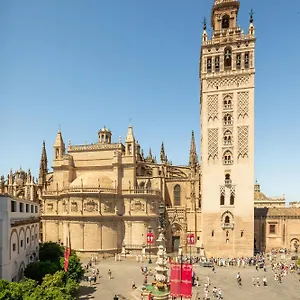 Lujoso A Pies De La Giralda Sevilla